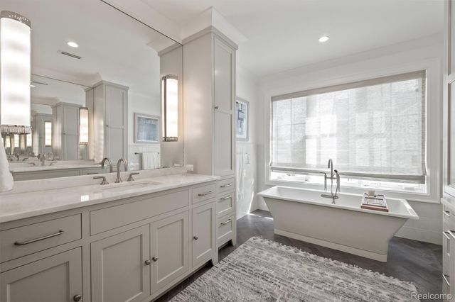 615 W Brown Street, Birmingham, MI 48009