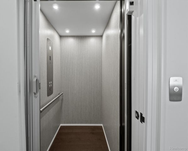 615 W Brown Street, Birmingham, MI 48009