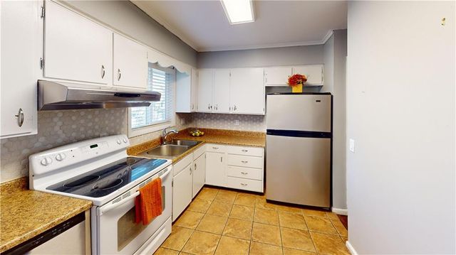 4542 W 50th Street, Roeland Park, KS 66205