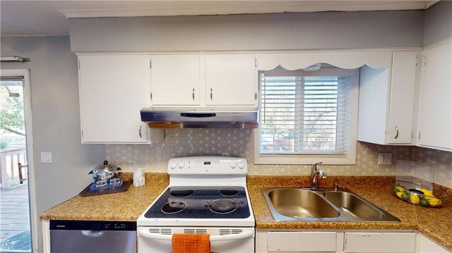 4542 W 50th Street, Roeland Park, KS 66205