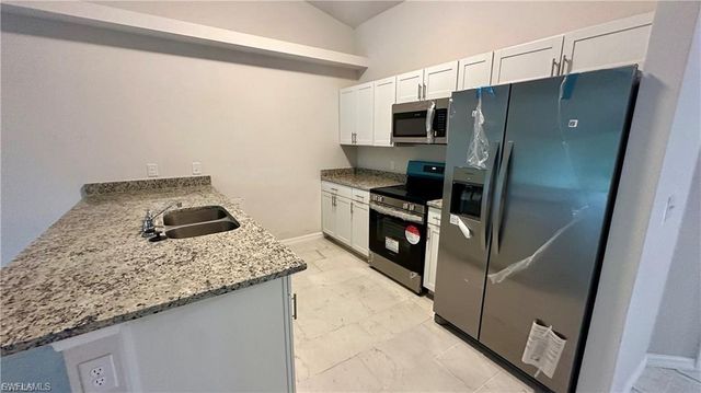 526 NE 25th AVE, Cape Coral, FL 33909