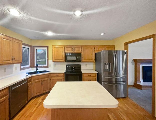 4705 Creek Side Lane, Blue Springs, MO 64015