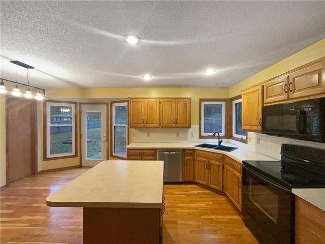 4705 Creek Side Lane, Blue Springs, MO 64015