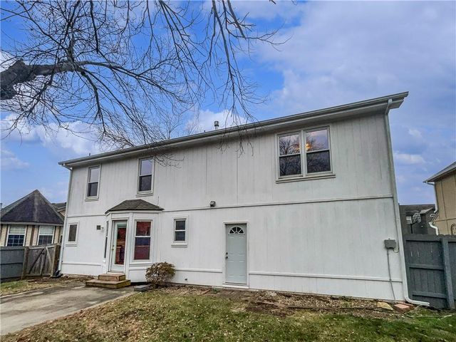 4705 Creek Side Lane, Blue Springs, MO 64015