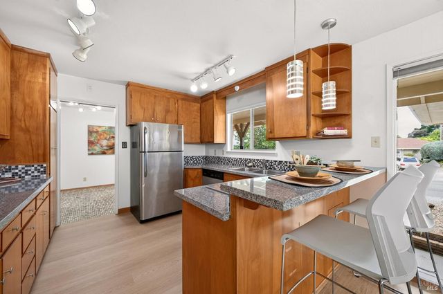 411 Valle Vista Ave, Vallejo, CA 94590