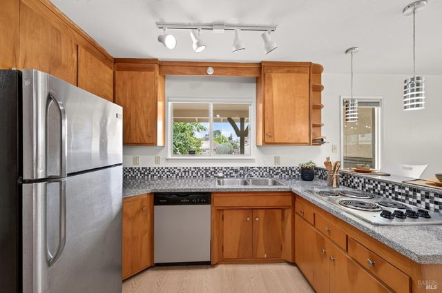 411 Valle Vista Ave, Vallejo, CA 94590