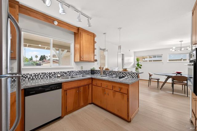 411 Valle Vista Ave, Vallejo, CA 94590