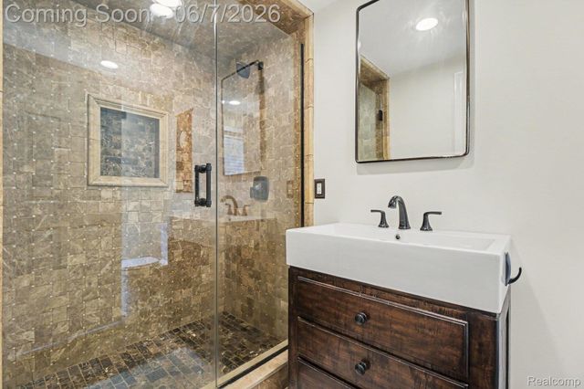 4071 Shore Crest Drive, West Bloomfield Charter Township, MI 48323