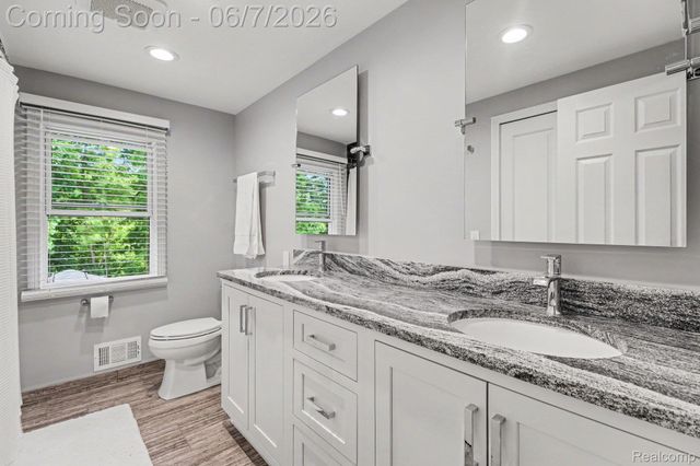 4071 Shore Crest Drive, West Bloomfield Charter Township, MI 48323