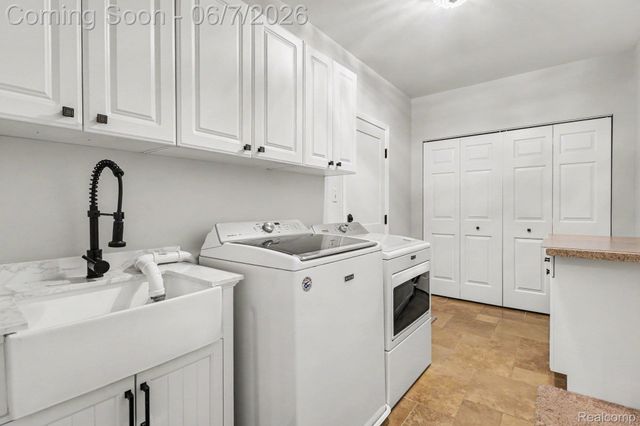 4071 Shore Crest Drive, West Bloomfield Charter Township, MI 48323