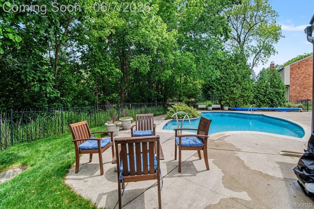 4071 Shore Crest Drive, West Bloomfield Charter Township, MI 48323
