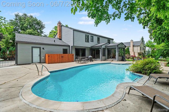 4071 Shore Crest Drive, West Bloomfield Charter Township, MI 48323