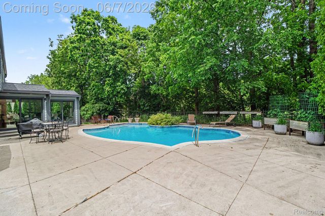 4071 Shore Crest Drive, West Bloomfield Charter Township, MI 48323