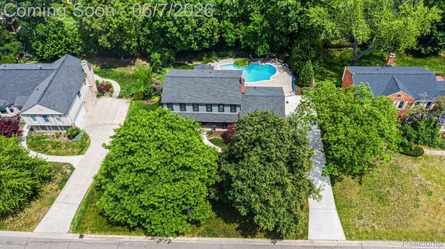 4071 Shore Crest Drive, West Bloomfield Charter Township, MI 48323