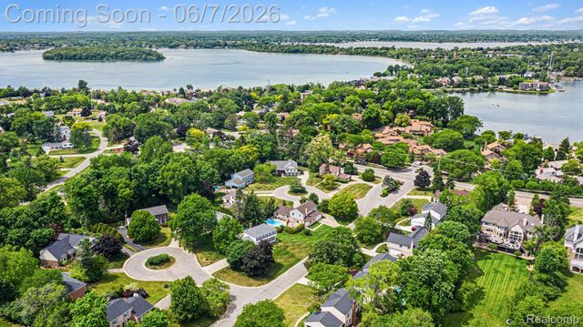 4071 Shore Crest Drive, West Bloomfield Charter Township, MI 48323