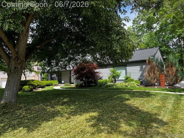 4071 Shore Crest Drive, West Bloomfield Charter Township, MI 48323