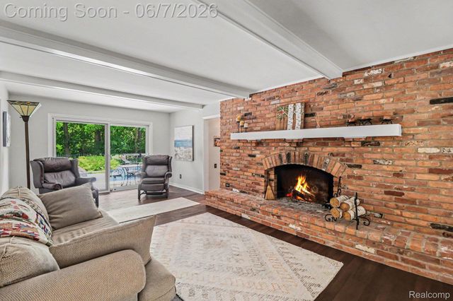4071 Shore Crest Drive, West Bloomfield Charter Township, MI 48323