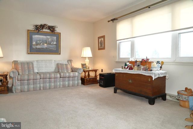 213 N LOCUST ST, Lititz, PA 17543