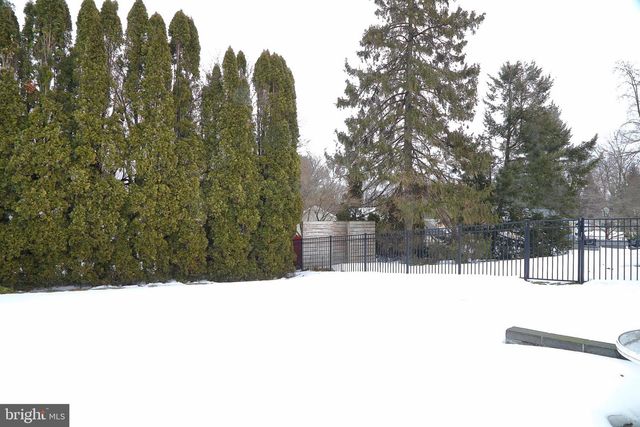 213 N LOCUST ST, Lititz, PA 17543