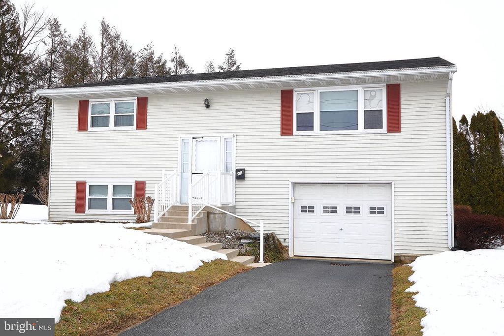 213 N LOCUST ST, Lititz, PA 17543