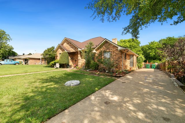 205 Forest Creek Drive, Sherman, TX 75092