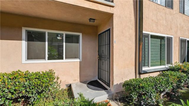 1801 Greenleaf 4, Santa Ana, CA 92706