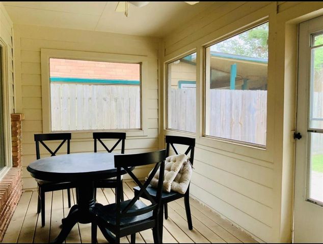 110 Tuna Street, Galveston, TX 77550
