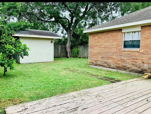 110 Tuna Street, Galveston, TX 77550