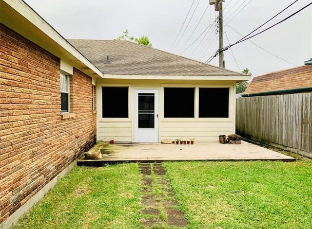 110 Tuna Street, Galveston, TX 77550