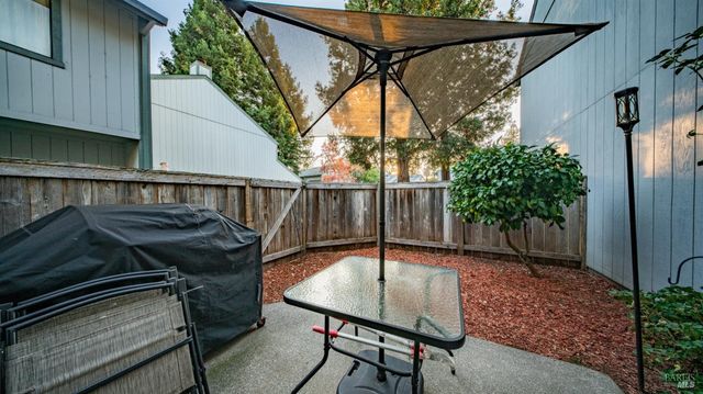 418 Occidental Cir, Santa Rosa, CA 95401