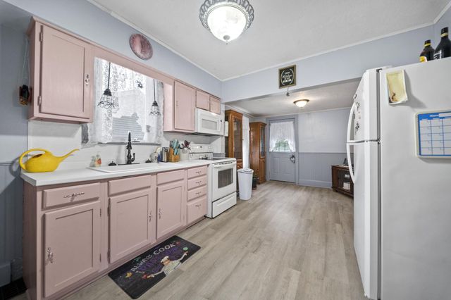 40 Walnut Street, Ashville, OH 43103
