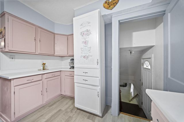 40 Walnut Street, Ashville, OH 43103