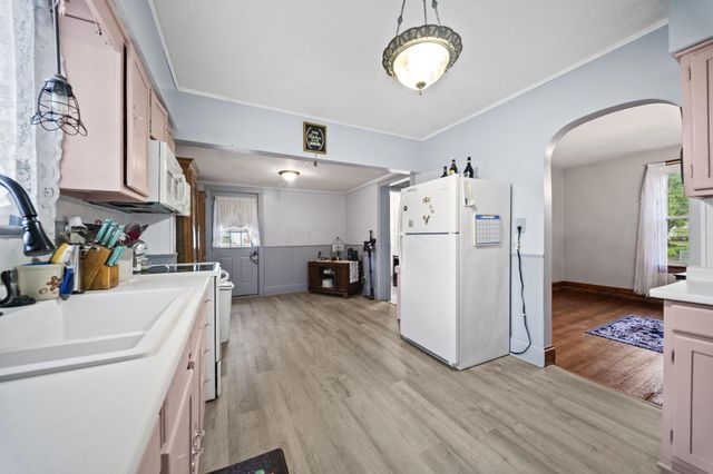 40 Walnut Street, Ashville, OH 43103