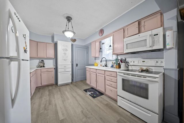 40 Walnut Street, Ashville, OH 43103
