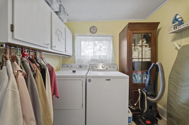 40 Walnut Street, Ashville, OH 43103