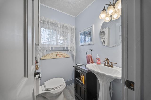 40 Walnut Street, Ashville, OH 43103