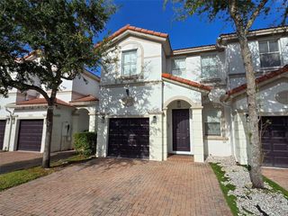 7831 NW 107th Ct, Doral, FL 33178