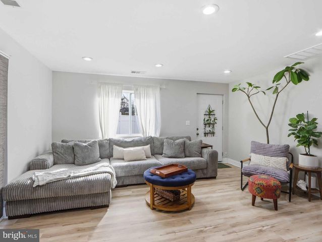 21 DOGWOOD DR, Middle River, MD 21220