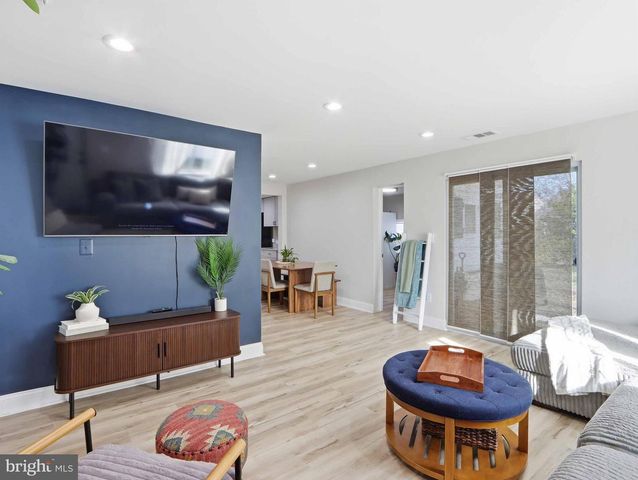 21 DOGWOOD DR, Middle River, MD 21220