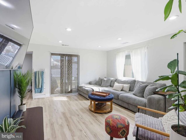 21 DOGWOOD DR, Middle River, MD 21220