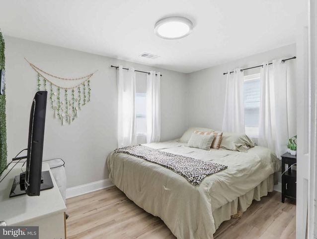 21 DOGWOOD DR, Middle River, MD 21220