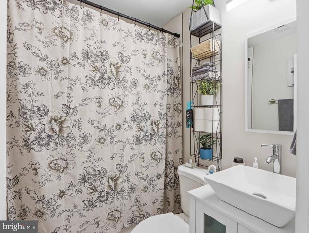 21 DOGWOOD DR, Middle River, MD 21220