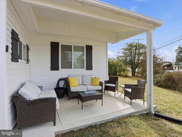 21 DOGWOOD DR, Middle River, MD 21220