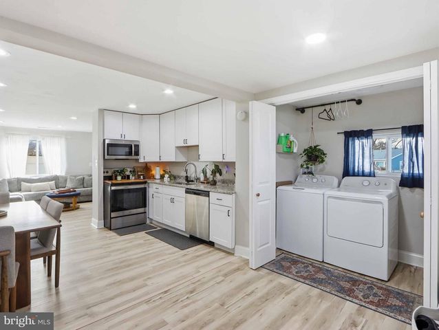 21 DOGWOOD DR, Middle River, MD 21220