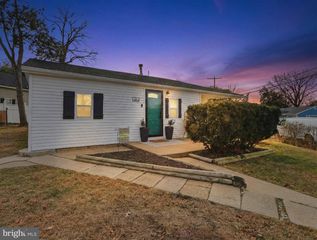 21 DOGWOOD DR, Middle River, MD 21220