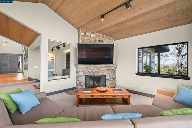 3284 Surmont Dr, Lafayette, CA 94549