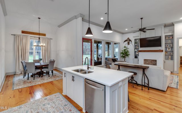 1656 Old Lake Road, Brandon, MS 39042