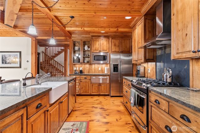 62414 Corral Way E, Enumclaw, WA 98022