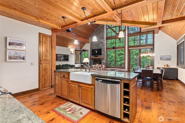 62414 Corral Way E, Enumclaw, WA 98022