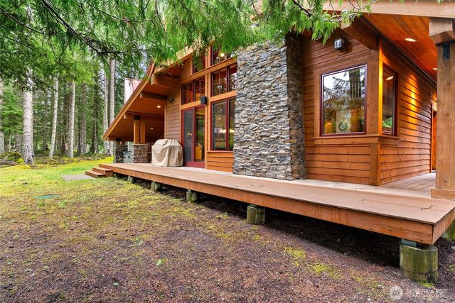 62414 Corral Way E, Enumclaw, WA 98022